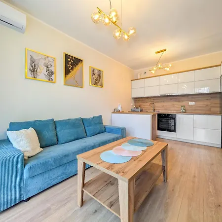 Chorwacka Garden By Bookinghost *