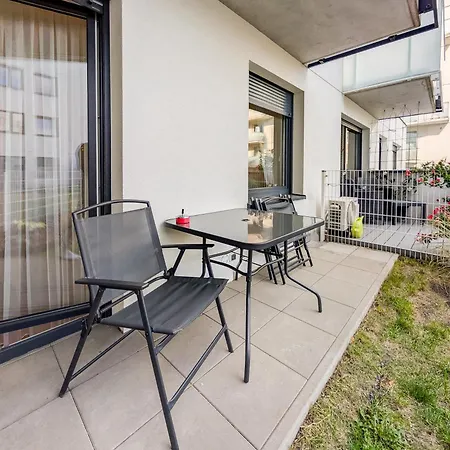 Chorwacka Garden By Bookinghost *